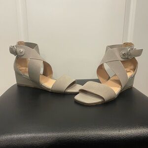 NWOT NYDJ Gray Ankle Strap Wedges